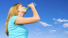 Drinking plenty Of water On A Hot Day Is vital For everyone But particularly sportsmen And women