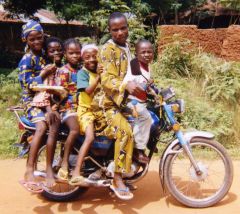 1 сентября, дети - школьники и школьницы в Республике Бенин, Африка 3