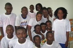 1 сентября, дети - школьники и школьницы в Анголе, Африка 3