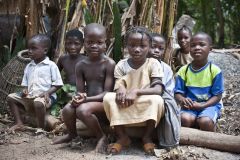 1 сентября, дети - школьники и школьницы в Республике Бенин, Африка