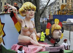 Канцлер Германии Ангела Меркель надувная модель