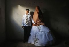 Браки среди несовершеннолетних, нос, выращенный на лбу, столкновения в Израиле
