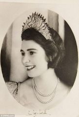Королева Елизавета II, когда она была 18 летней принцессой.