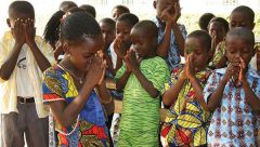 1 сентября, школьники и школьницы Тоголезской Республики, Африка 2.jpg