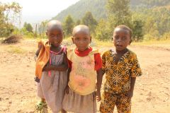 1 сентября, школьники и школьницы Республики Руанда, Африка 10.jpg
