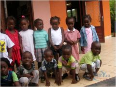 1 сентября, школьники и школьницы Республики Габон, Африка 5