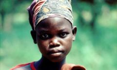 1 сентября, школьники и школьницы Республики Мозамбик   ее изнасиловали местные революционеры, и она теперь мать, Африка 7