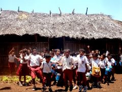 1 сентября, школьники и школьницы Экваториальная Гвинея, Африка.JPG