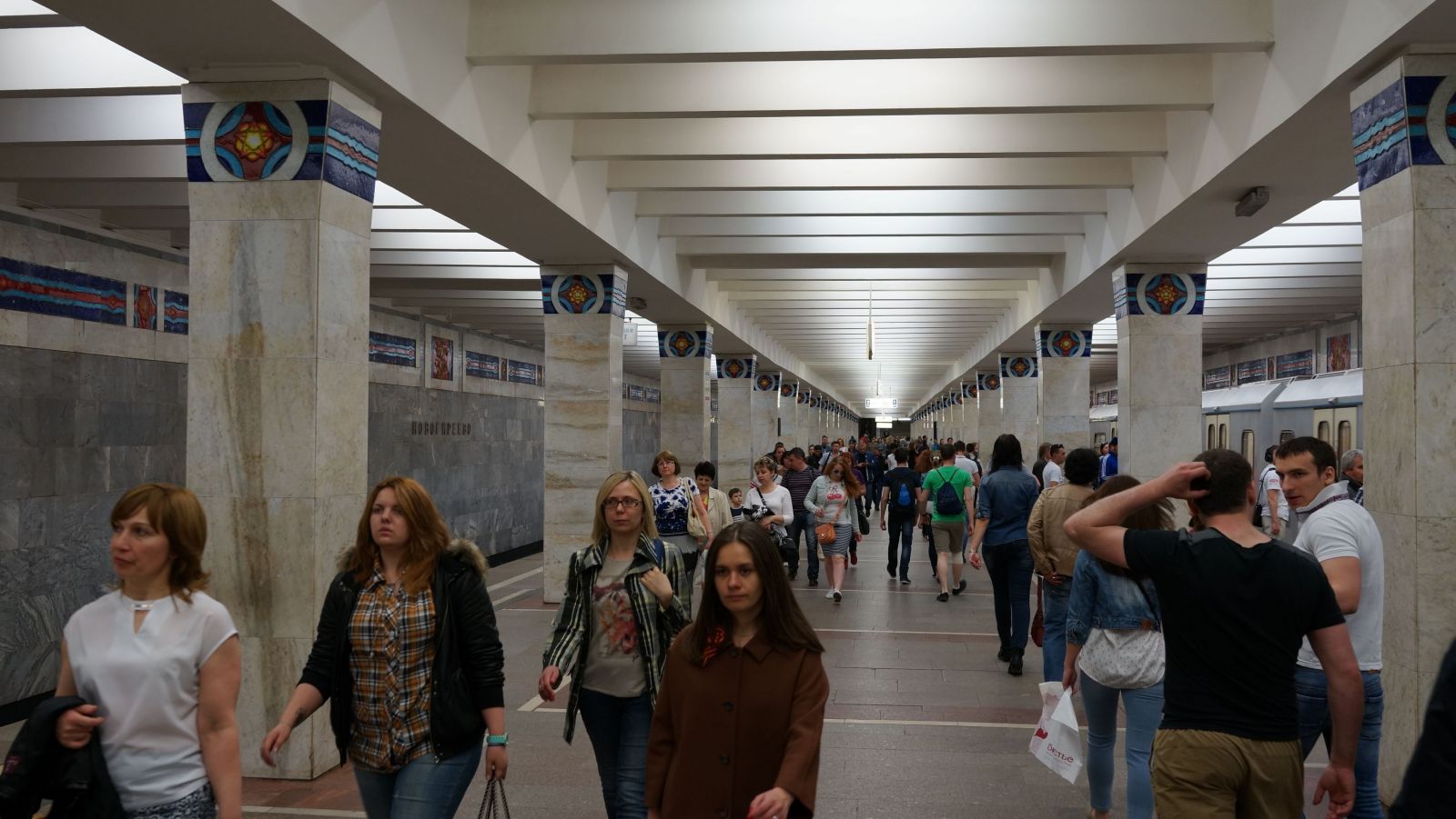 Станция метро новогиреево