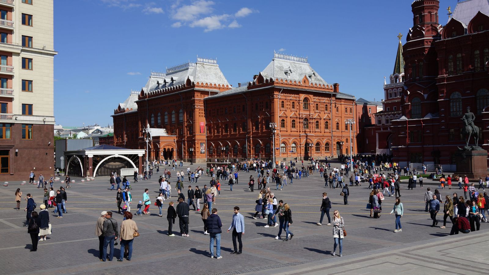 манежная площадь в москве фото с описанием
