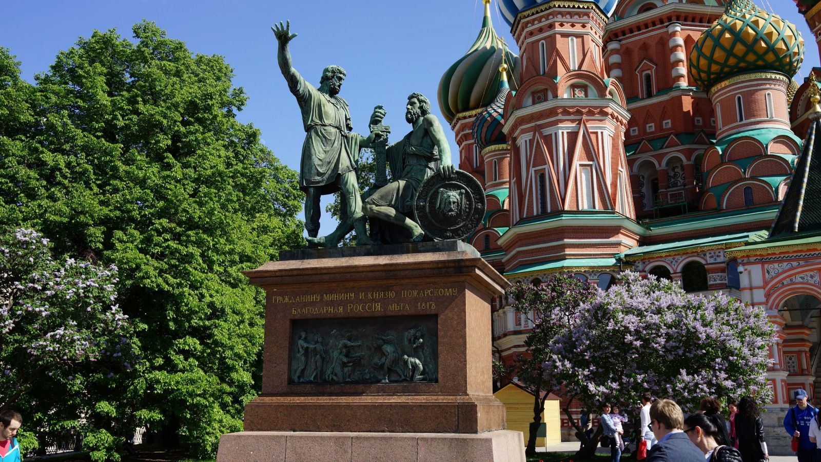 Памятник минину в москве