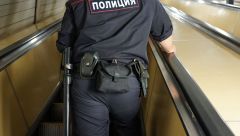 Амуниция российского полицейского, метро, Москва 03.08.2015 г.