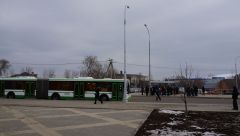 Мметро 'Саларьево' Сокольнической линии, расположена за МКАД, в поселении Московский Новомосковского административного округа, рядом с деревней Саларьево, автобусный терминал