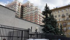 Вид с житной улицы на новый жилой дом, Москва, 29.06.2015 г.