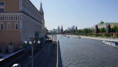 Вид с Большого Москворецкого моста на Софийскую набережную и Москва реку, Москва 14.05.2016 г.
