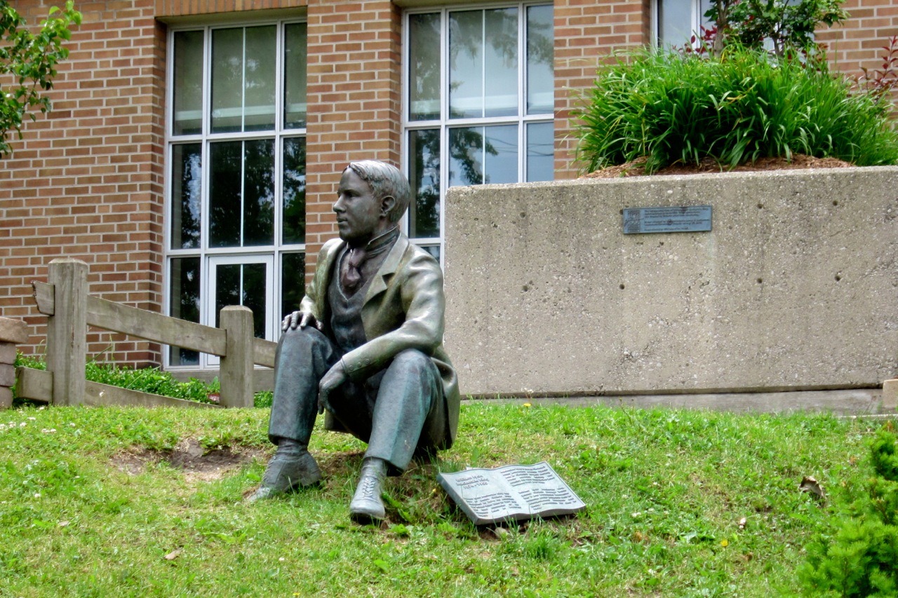 Росперсонал отзывы   Kitchener Waterloo, Ontario, Canada   statue Of William Lyon Mackenzie King