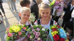 День Знаний в Одессе школьники и школьницы