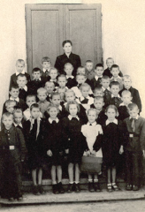 Первоклассники с учительницей, 1957 год