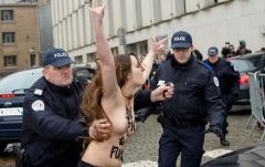 FEMEN Protest Strauss Kahn 3