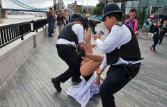 Активистки FEMEN участницы протеста 'Арабский марафон' задержаны полицией в Лондоне за акцию против исламизма.