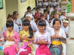 Новогодний индусский праздник Isakawarsa 'Day of Silence' New Year 2016 на острове Бали, дети 8.jpg