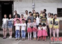 Близнецы в китайской деревне.