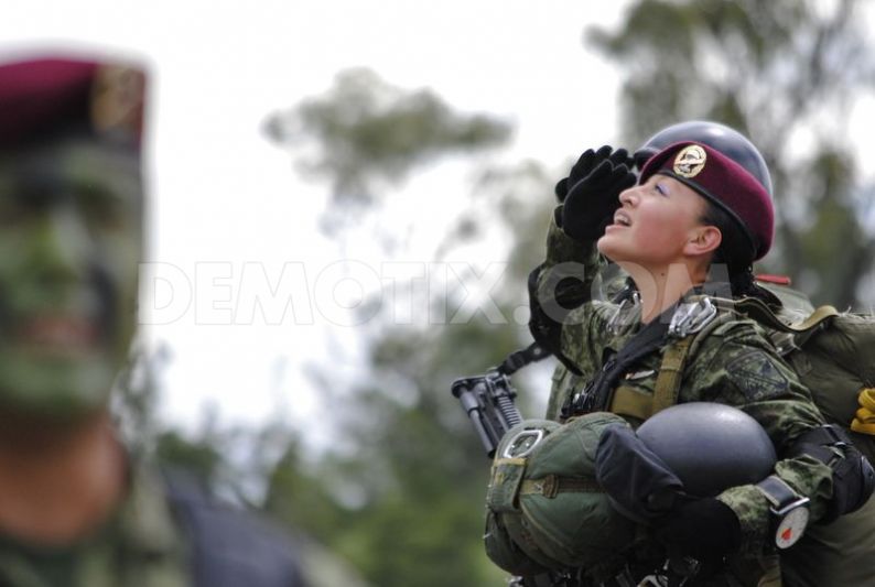Женщины в армии и полиции
