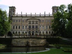 Альбрехтбергшлосс - замок на берегу Эльбы, в самом Дрезене