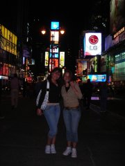 я и моя русская подружка на центральной улице в Нью Йорке