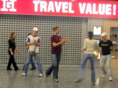 Так студенты проводили время в аэропорту Будапешта