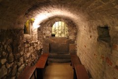 the first prisoner was imprisoned in the Tower of London in 1190.jpg