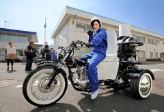 Этот необычный мотоцикл был разработан знаменитой японской компанией ТОТО.JPG