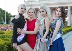 Young Russian girls, high school gradiaters 8.JPG