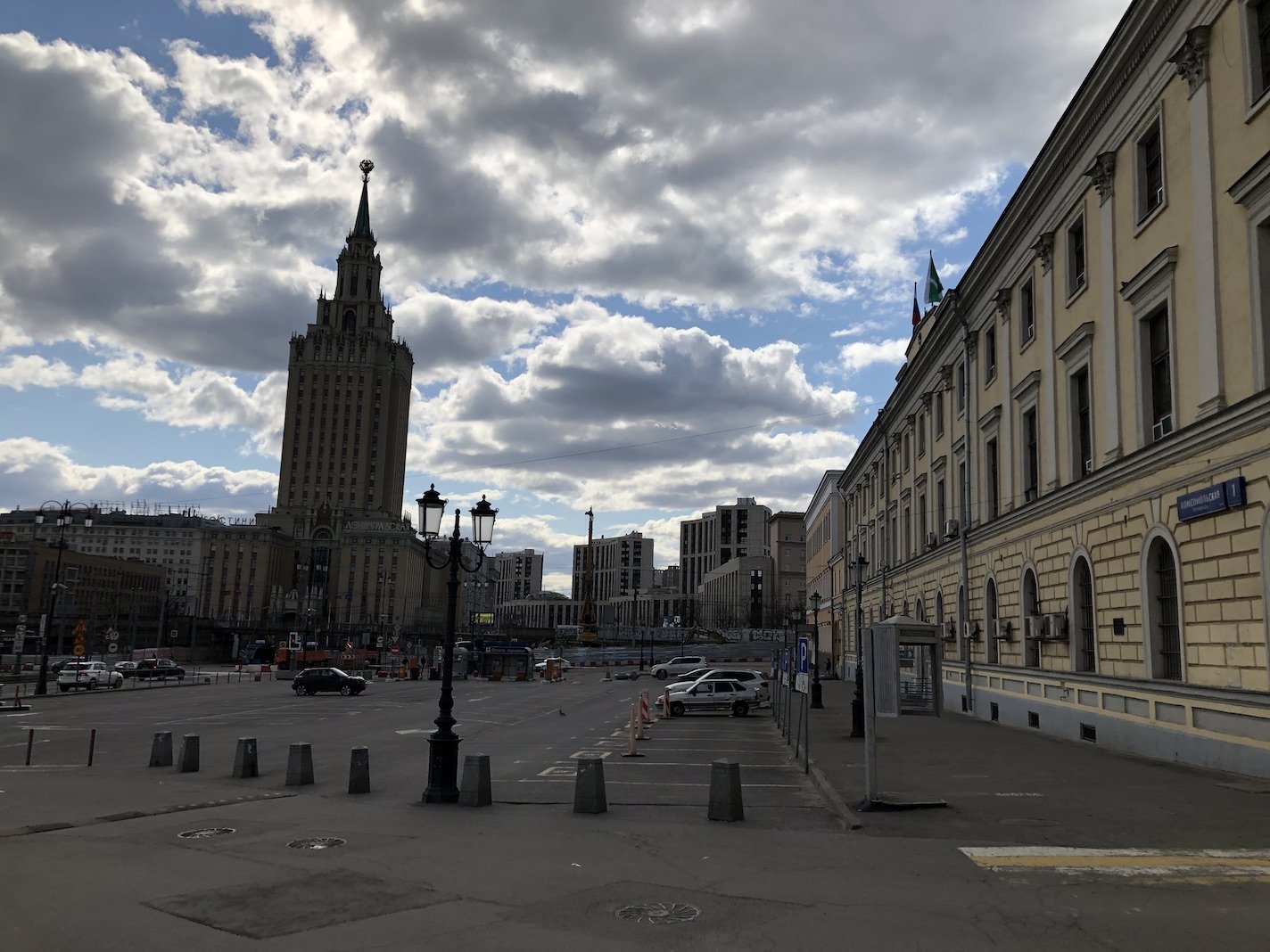 Москва, Басманный район, вокруг и около Комсомольской площади в период самоизоляции, рабочий день 21 апреля 2020 г. 2.jpeg