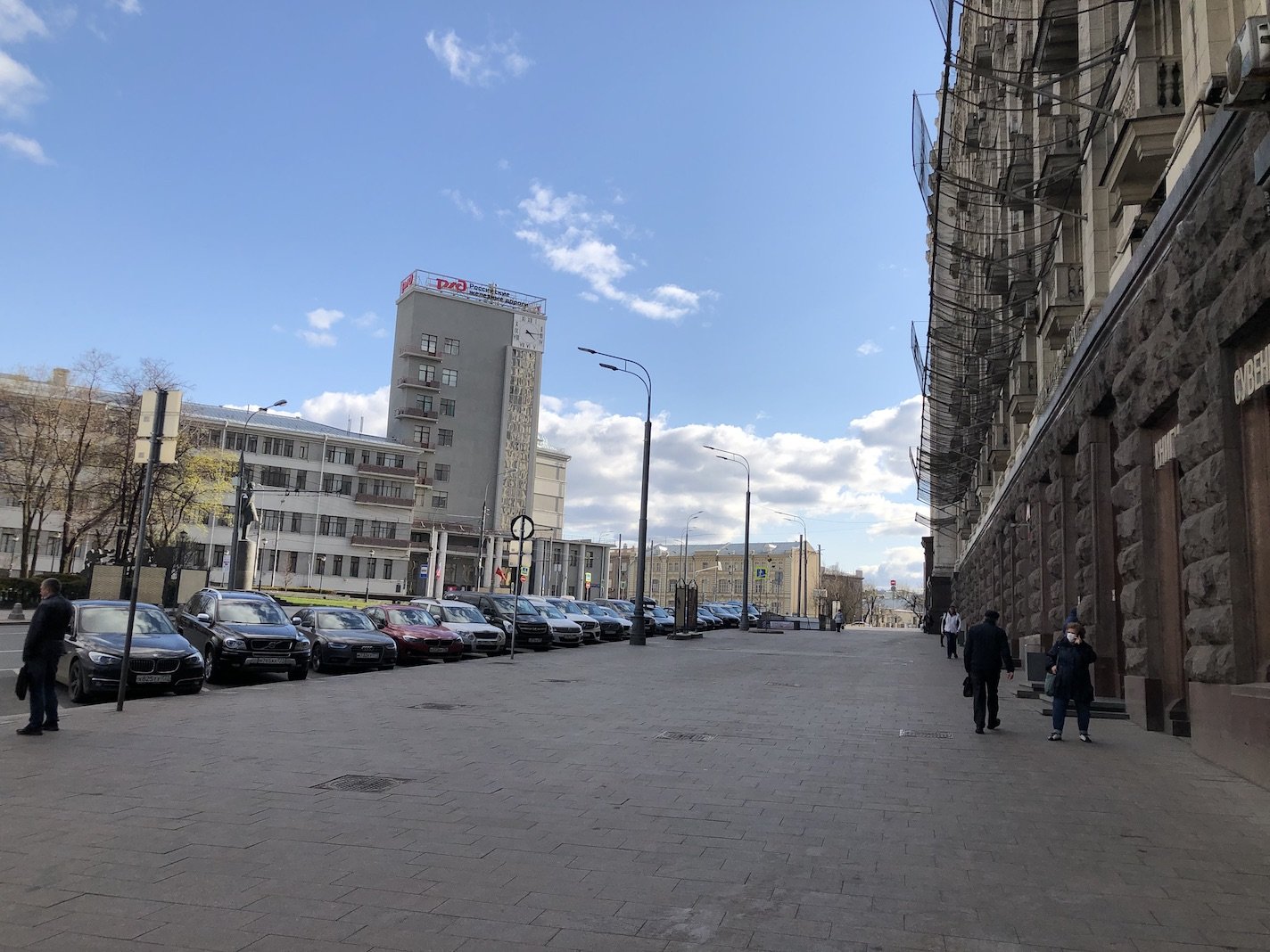Москва, Басманный район, вокруг и около Комсомольской площади в период самоизоляции, рабочий день 21 апреля 2020 г. 11.jpeg