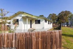 Lamb Island, Qld 4184 (pictured,a house on sale for $180,000) demands a modest $17,000 annual salary-visa-news-rospersonal-Mikhaylov-Evgeny-Matveevich-Immigration-Agent-Moscow.jpeg