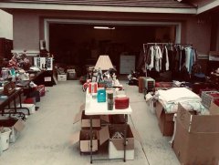 garage sales are held in the USA 1.jpg
