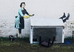 Street artist Banksy unveils graffiti for Valentine's Day.jpg