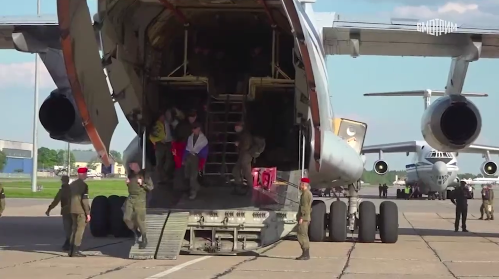 Самолет с 303 российскими бойцами, которые вернулись из украинского плена, приземлился в Подмосковье.png